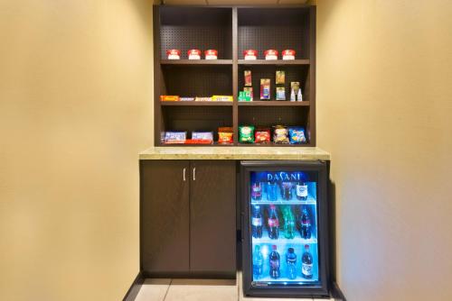 holiday inn express hotel and suites colby by ihg