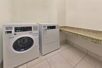 Holiday Inn Express Hotel & Suites Colby By Ihg,Thomas County>>Colby,3 star