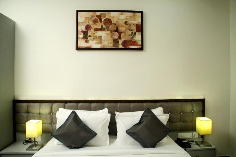 park iris hotels mg road