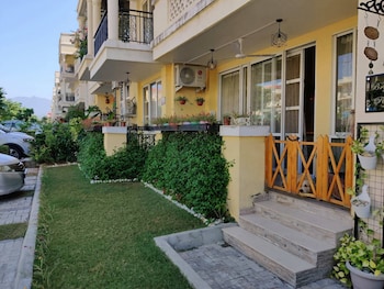 mount view double bed by aparna bienvenue