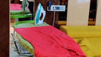 mount view double bed by aparna bienvenue