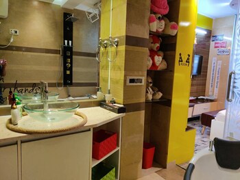 mount view double bed by aparna bienvenue