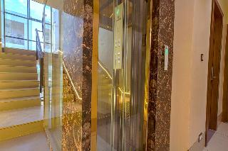 super townhouse hotel o benchmark