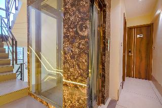 super townhouse hotel o benchmark