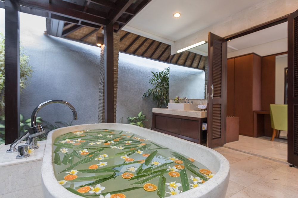 villa litera seminyak