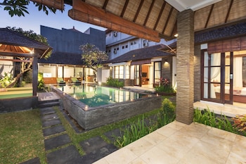 villa litera seminyak
