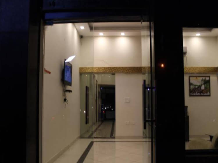 hotel crown plaza malviya nagar