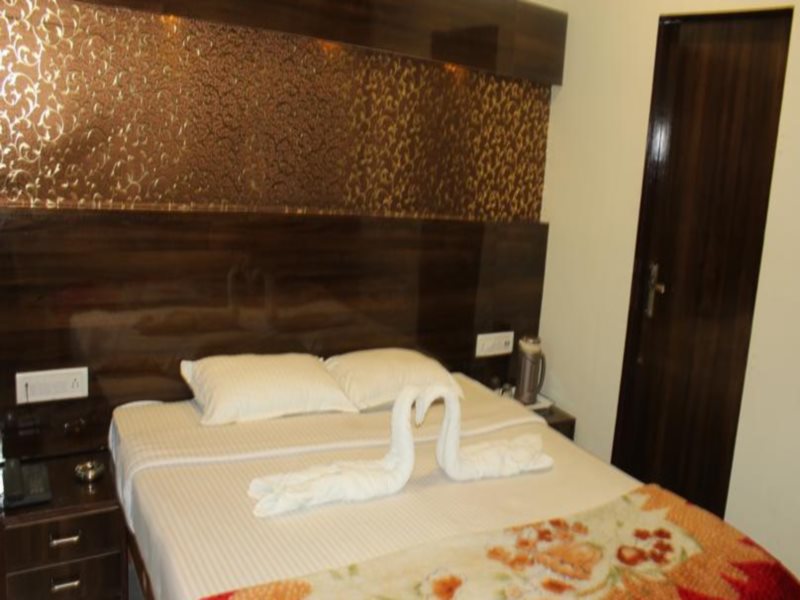 hotel crown plaza malviya nagar