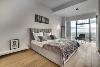 apartments in sky tower