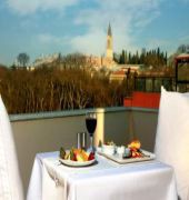 raymond hotel old city