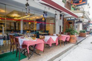 raymond hotel old city