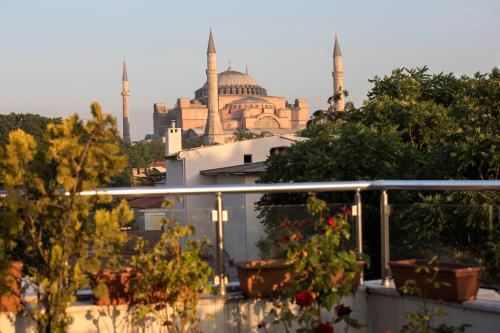 raymond hotel old city