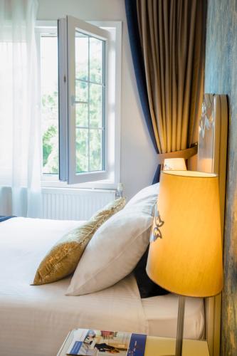 raymond hotel old city