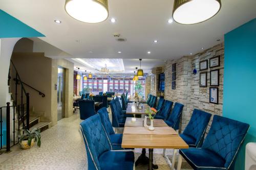 raymond hotel old city