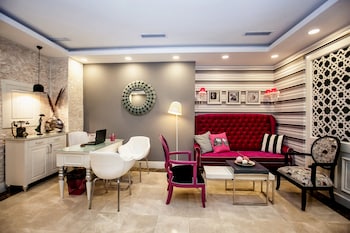 raymond hotel old city