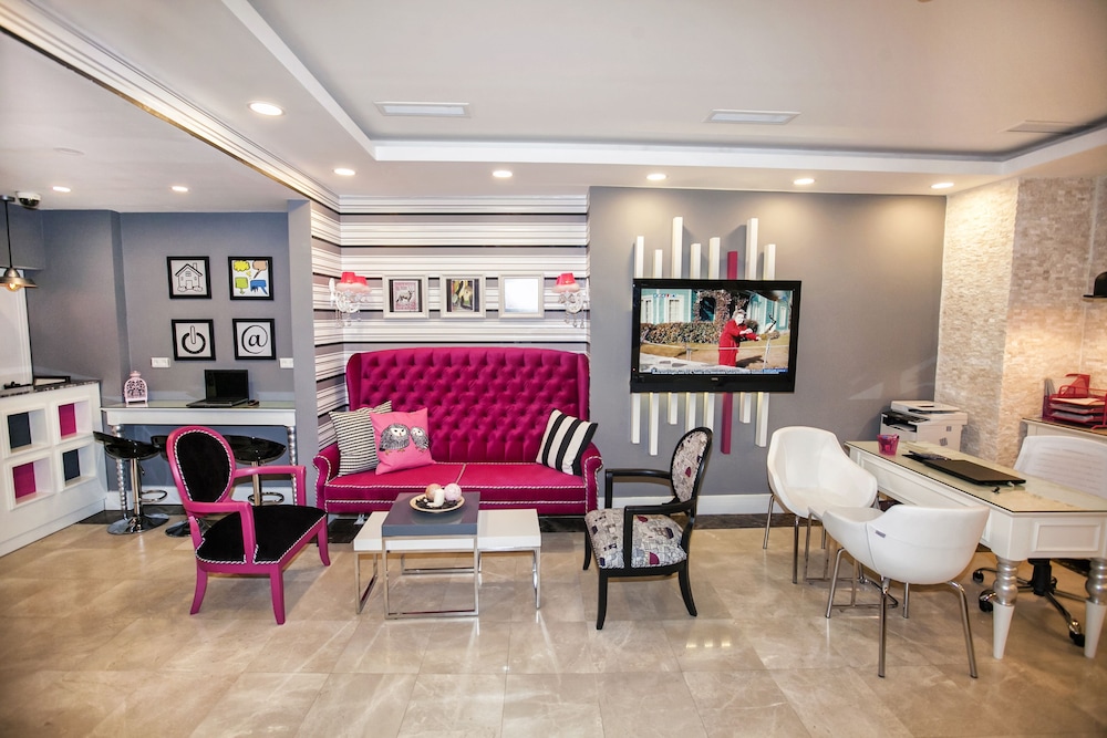 raymond hotel old city