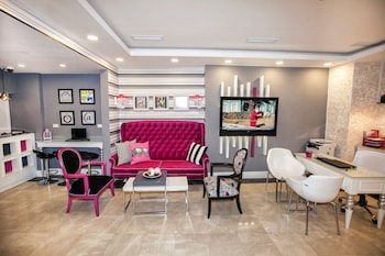 raymond hotel old city