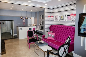 raymond hotel old city