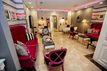 raymond hotel old city