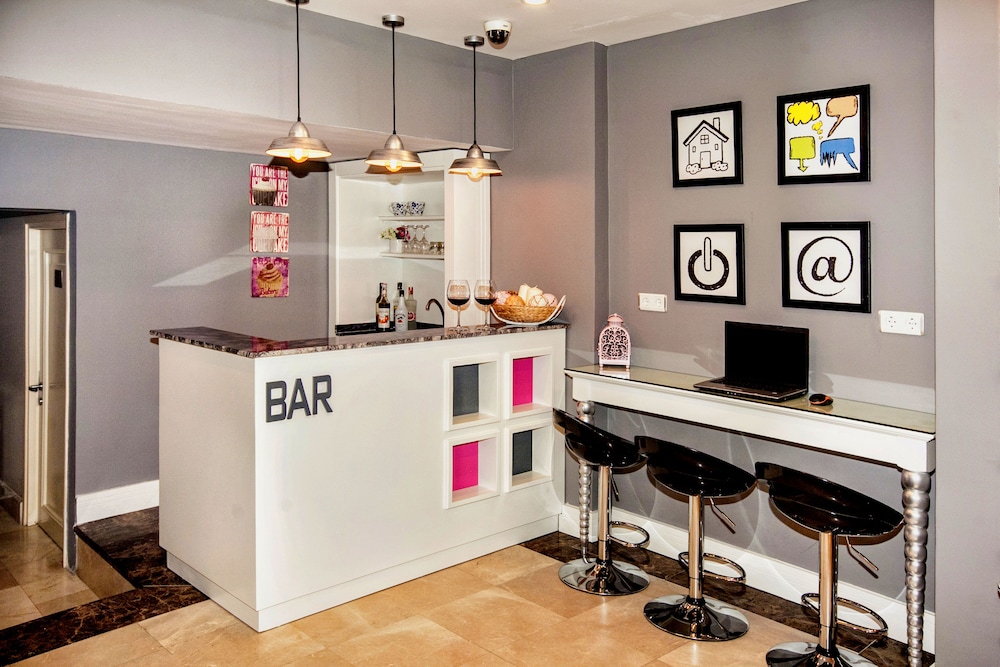 raymond hotel old city