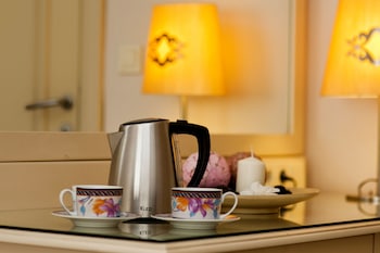 raymond hotel old city