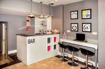 raymond hotel old city