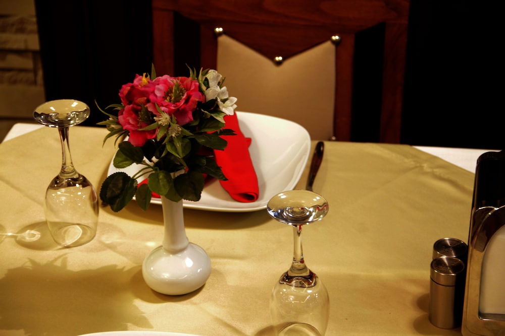 raymond hotel old city