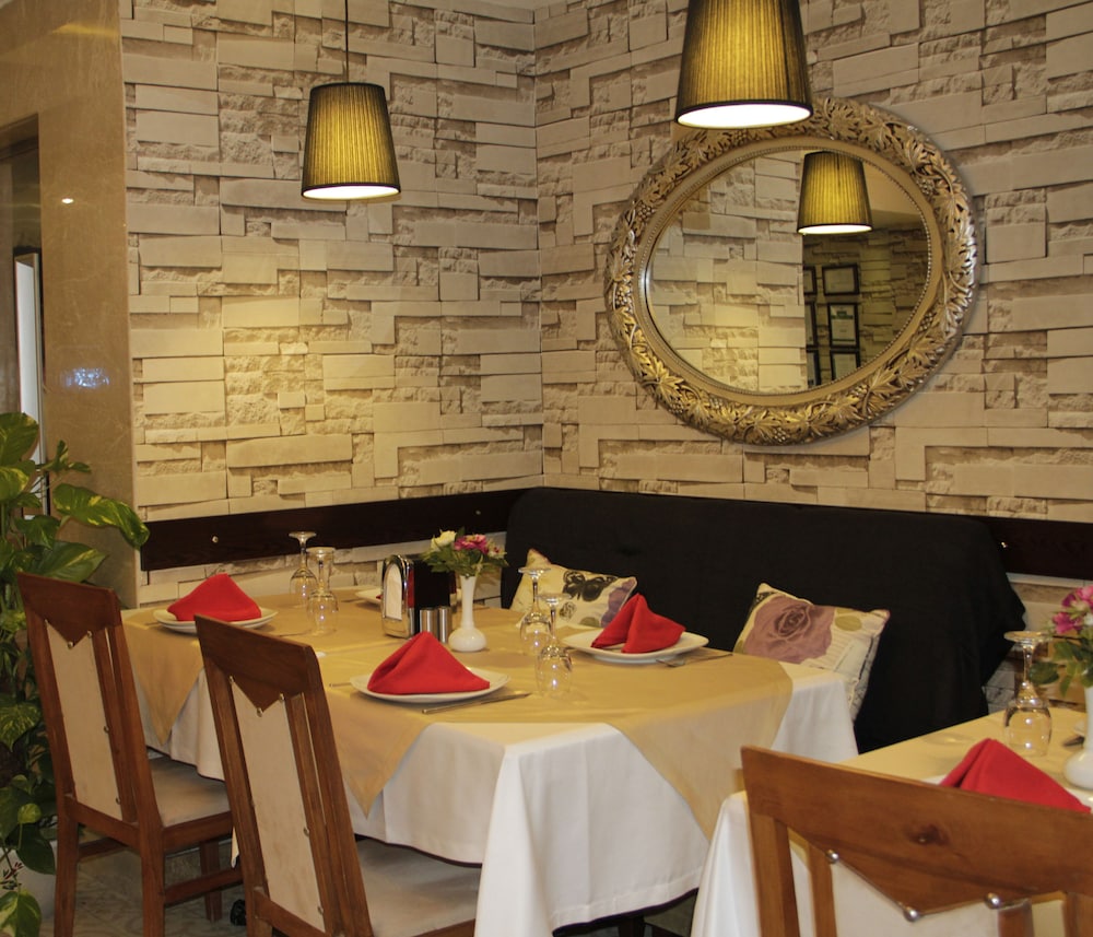 raymond hotel old city