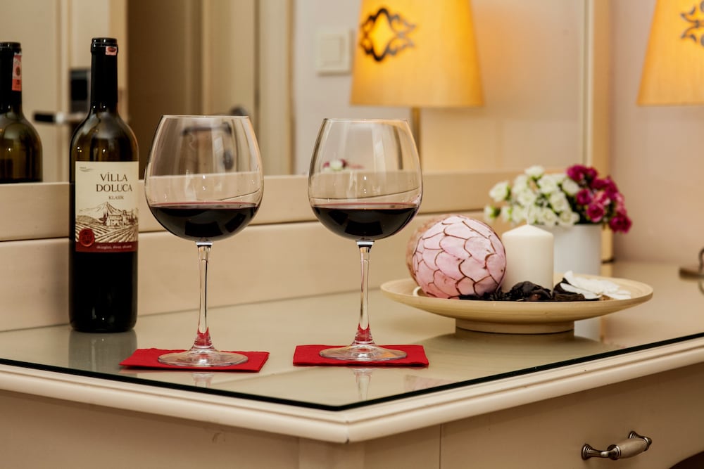 raymond hotel old city