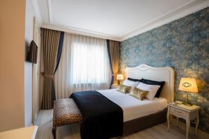 raymond hotel old city