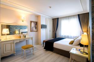 raymond hotel old city