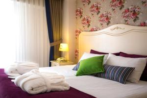 raymond hotel old city
