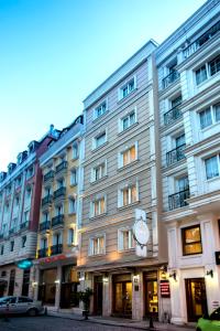 raymond hotel old city