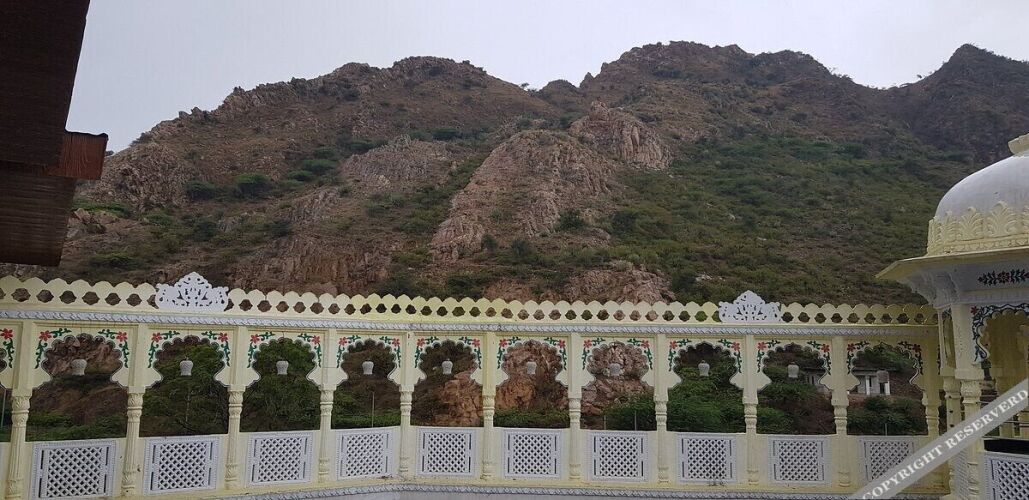 badigarh palace resort