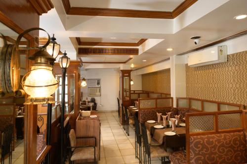 Raja Hotel,Mumbai>>Kalyan,3 star