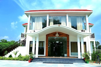 the corbet manral resort and spa