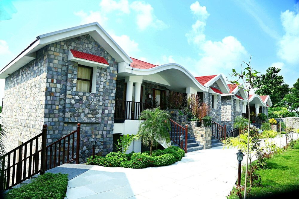 the corbet manral resort and spa