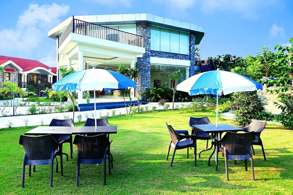 the corbet manral resort and spa