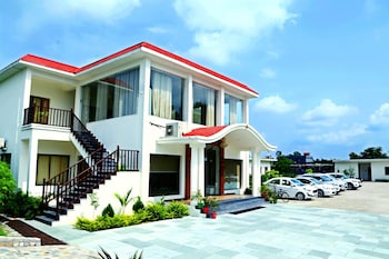 the corbet manral resort and spa