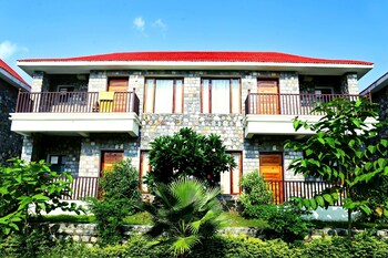 the corbet manral resort and spa