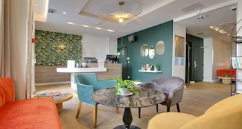 apolonia paris montmartre sure hotel collection bw