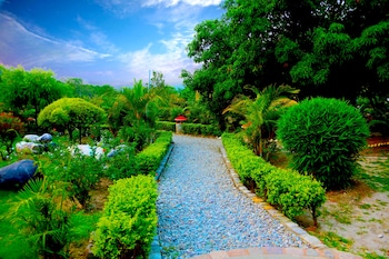 corbett wild resort a river access property