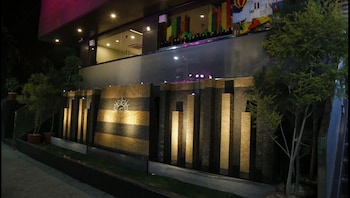 Hotel Bravia Pancheel - By Satguru,Near Dargah Sharif,4 star