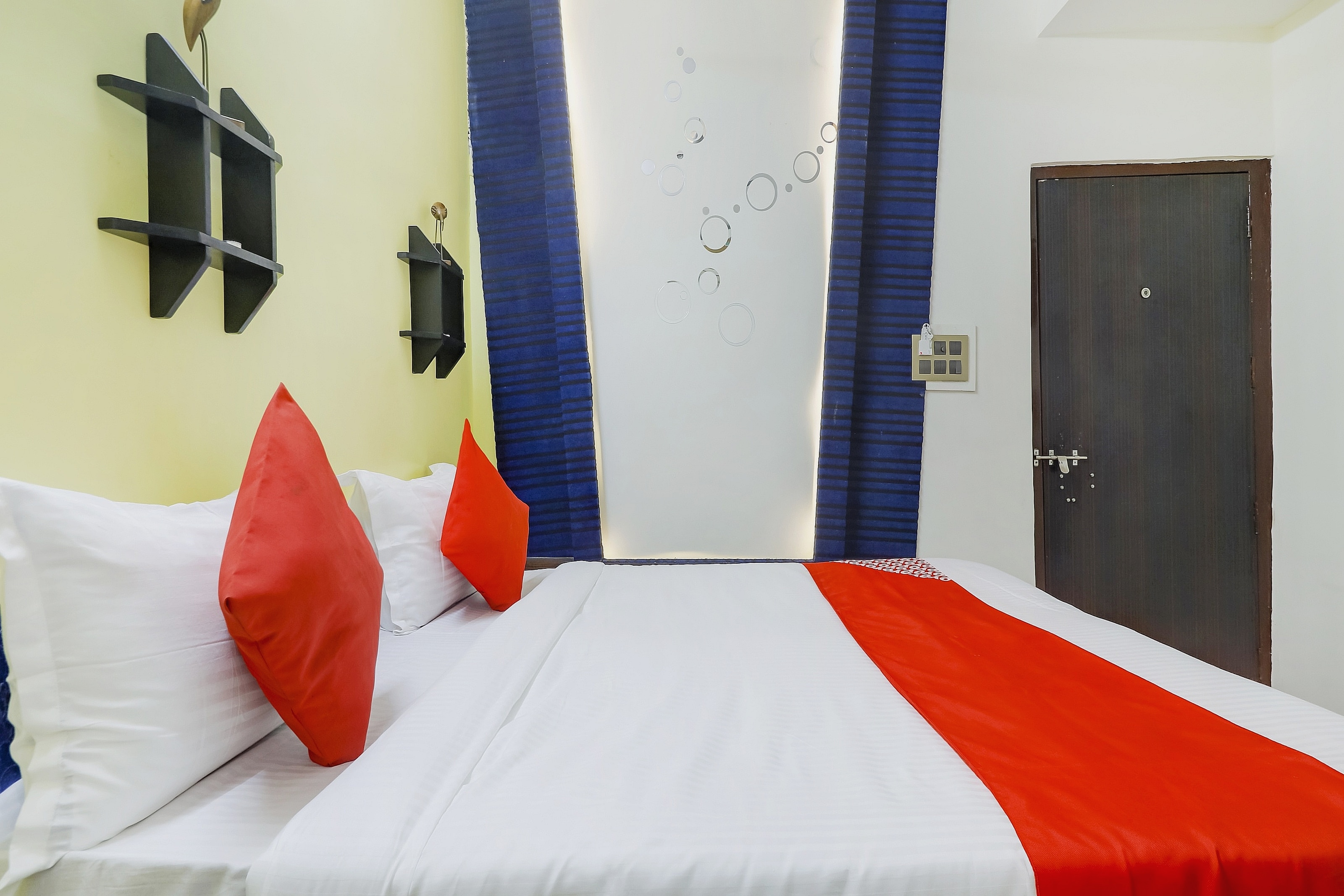 oyo flagship 76333 shannu residency