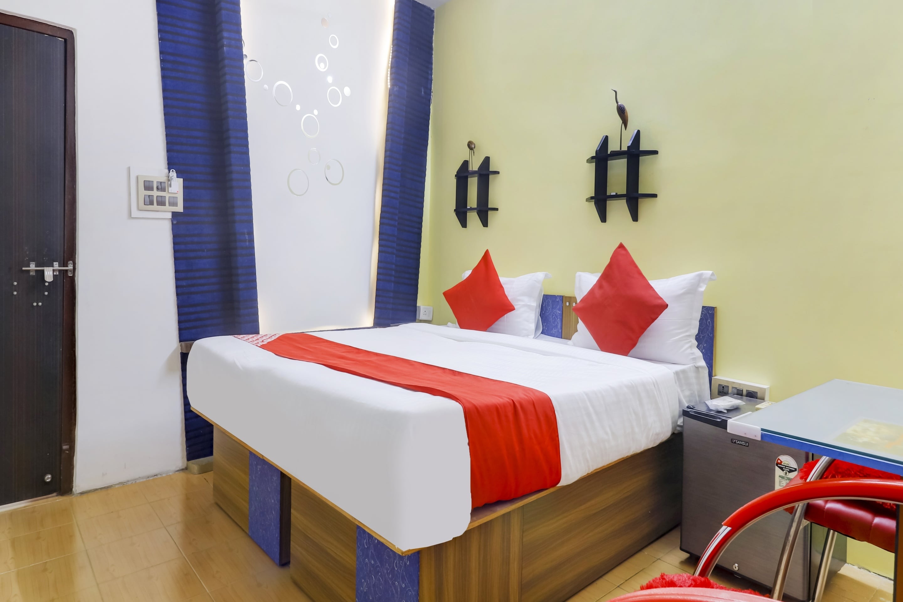 oyo flagship 76333 shannu residency