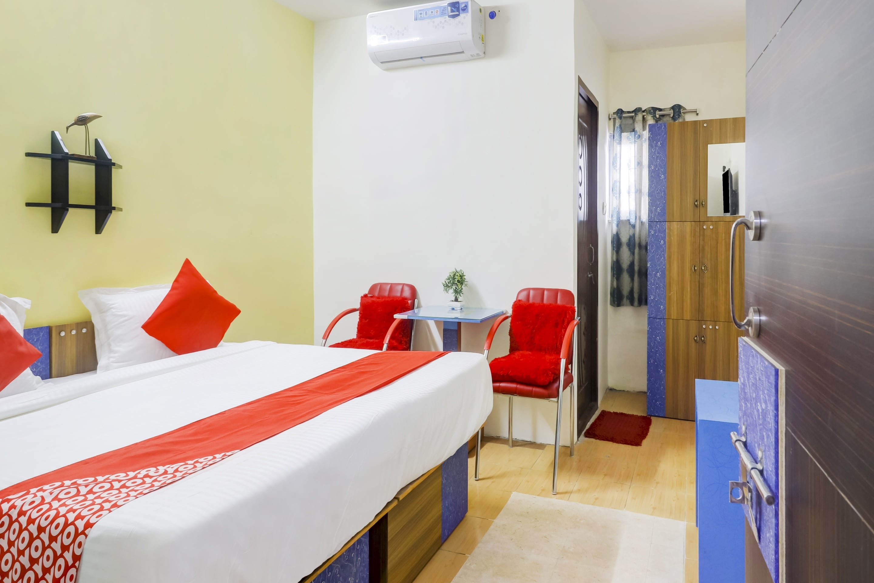 oyo flagship 76333 shannu residency