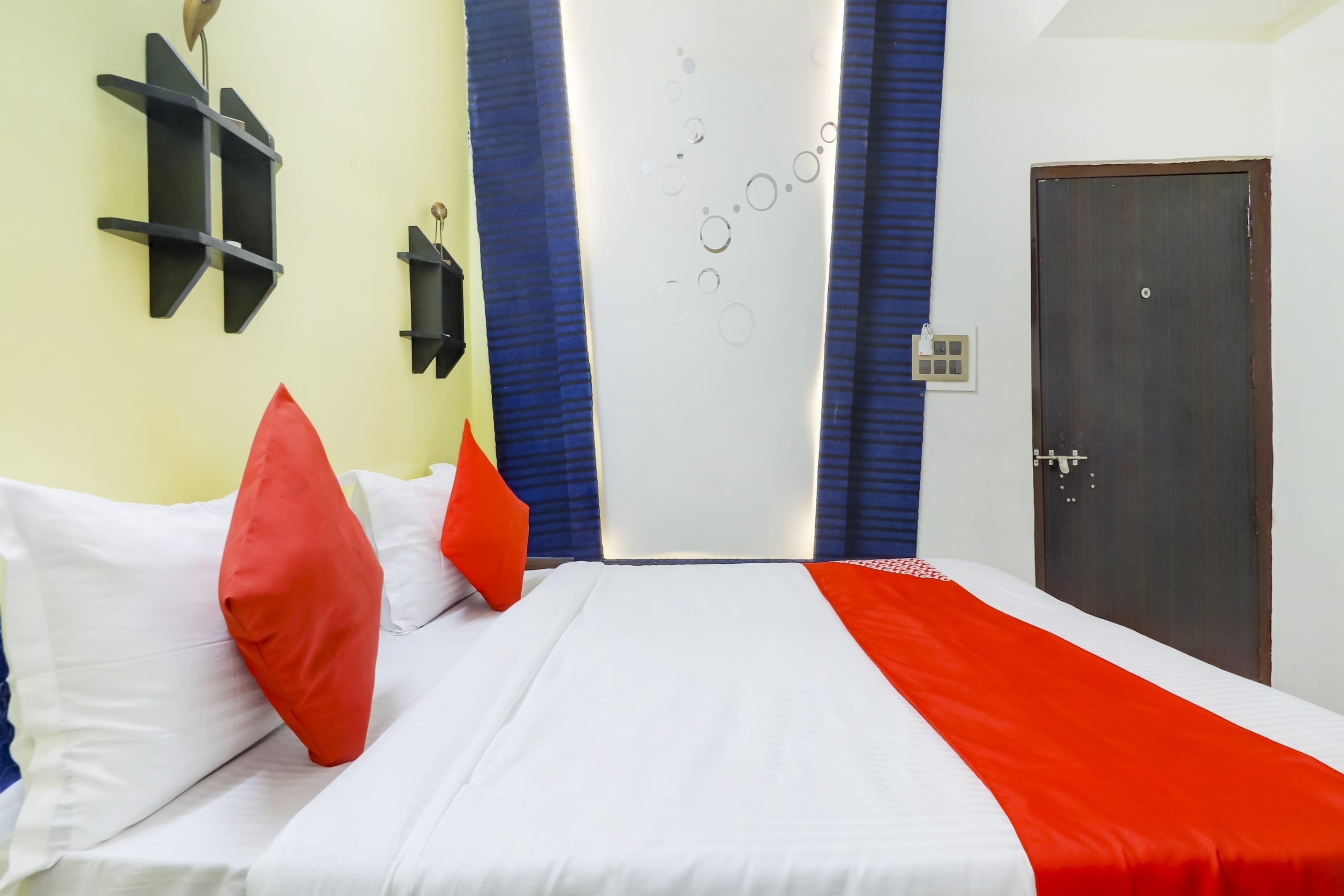 oyo flagship 76333 shannu residency