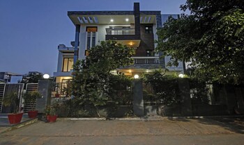 hotel blue moon residency