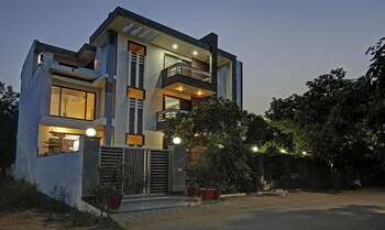 hotel blue moon residency