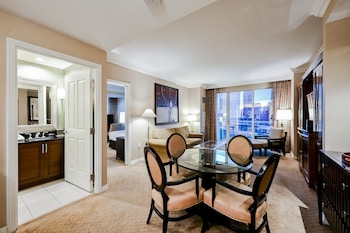 stripviewsuites two bedroom at signature